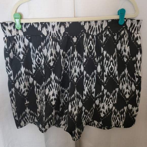 Deb Shorts - Picture 2 of 6